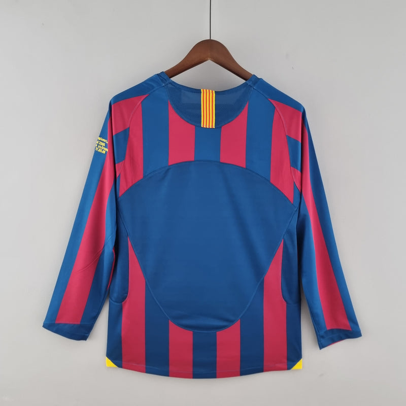 CAMISA RETRÔ DO BARCELONA 05/06 RONALDINHO